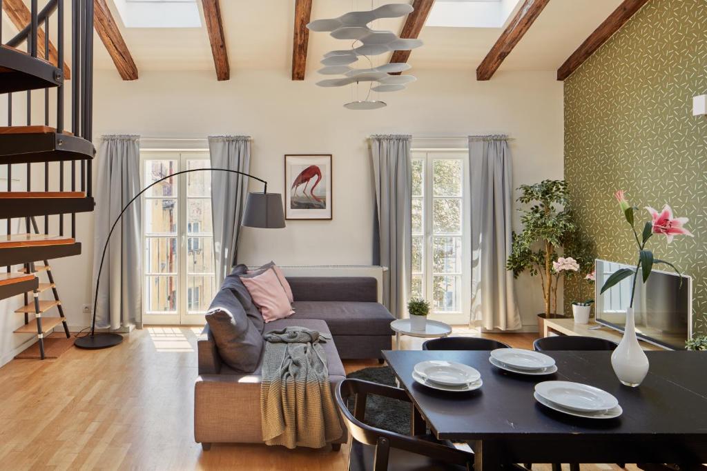 Bright Loft in New Town by Prague Days