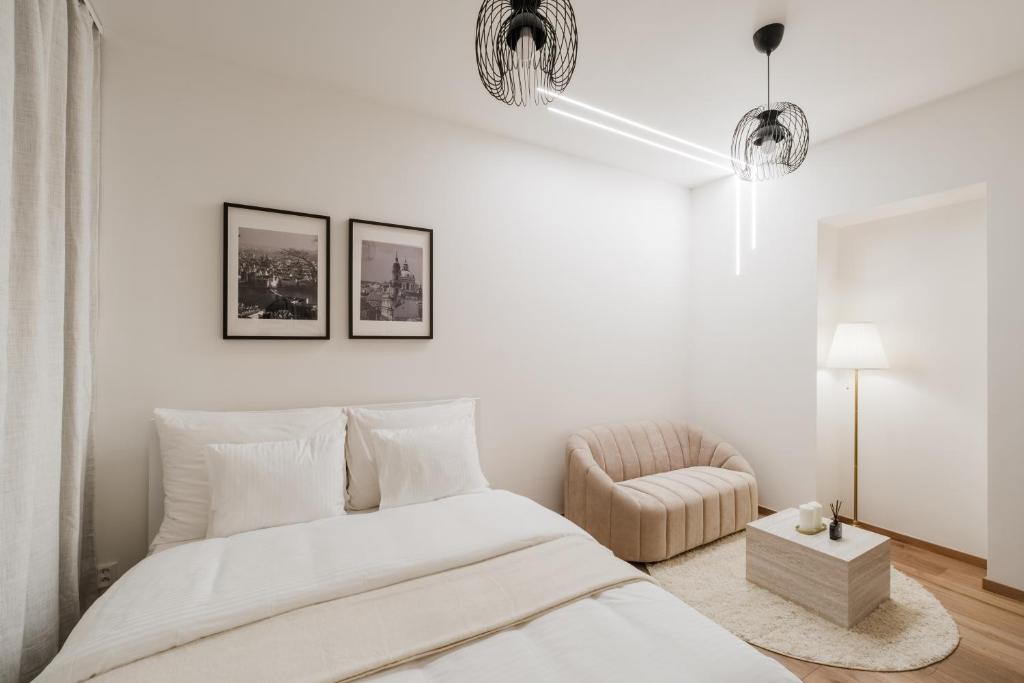 Charming & Cozy Home - 15 min to Center