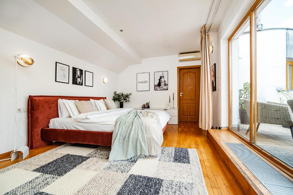 Lavish and chic duplex apartment